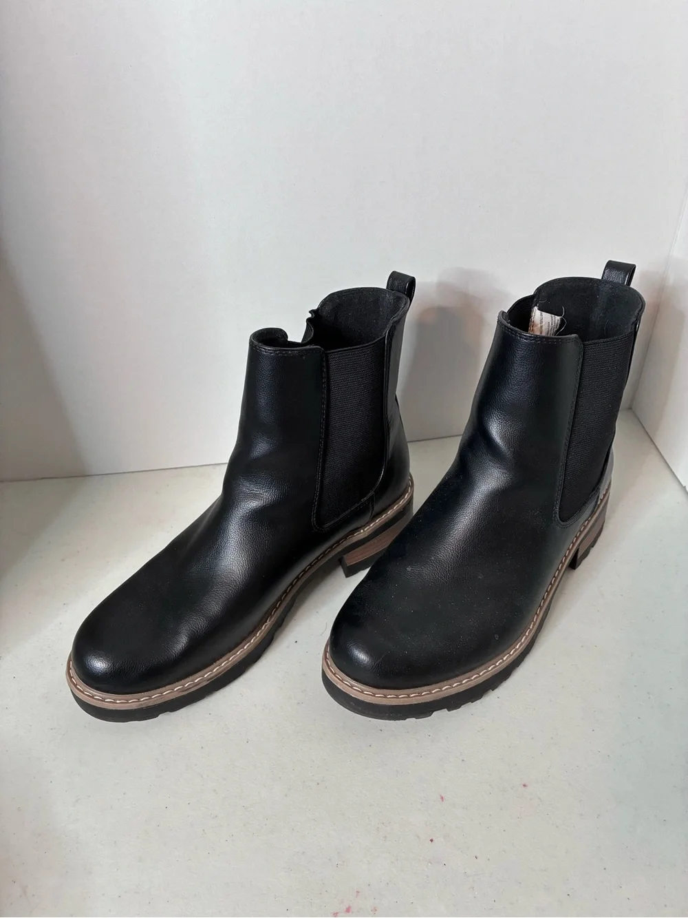 Black Chelsea Ankle Boots Lug Sole Pull On Booties Women’s Size 9